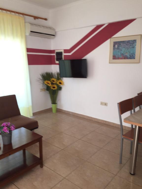פליראקי Toula'S Apartments מראה חיצוני תמונה